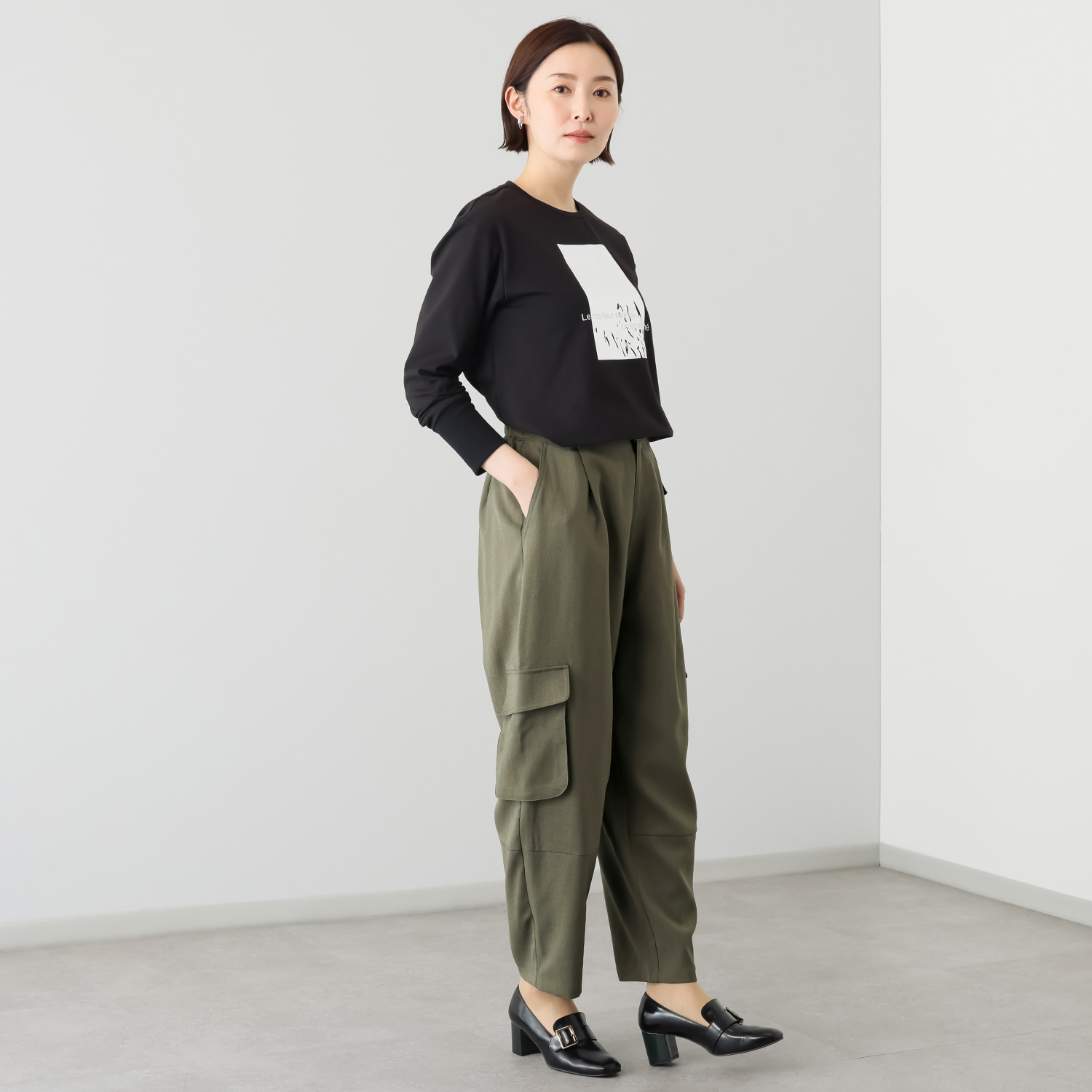 イシカワラボ★ヒトミ 上品な艶感がある 立体カーゴデザイン カーブパンツ