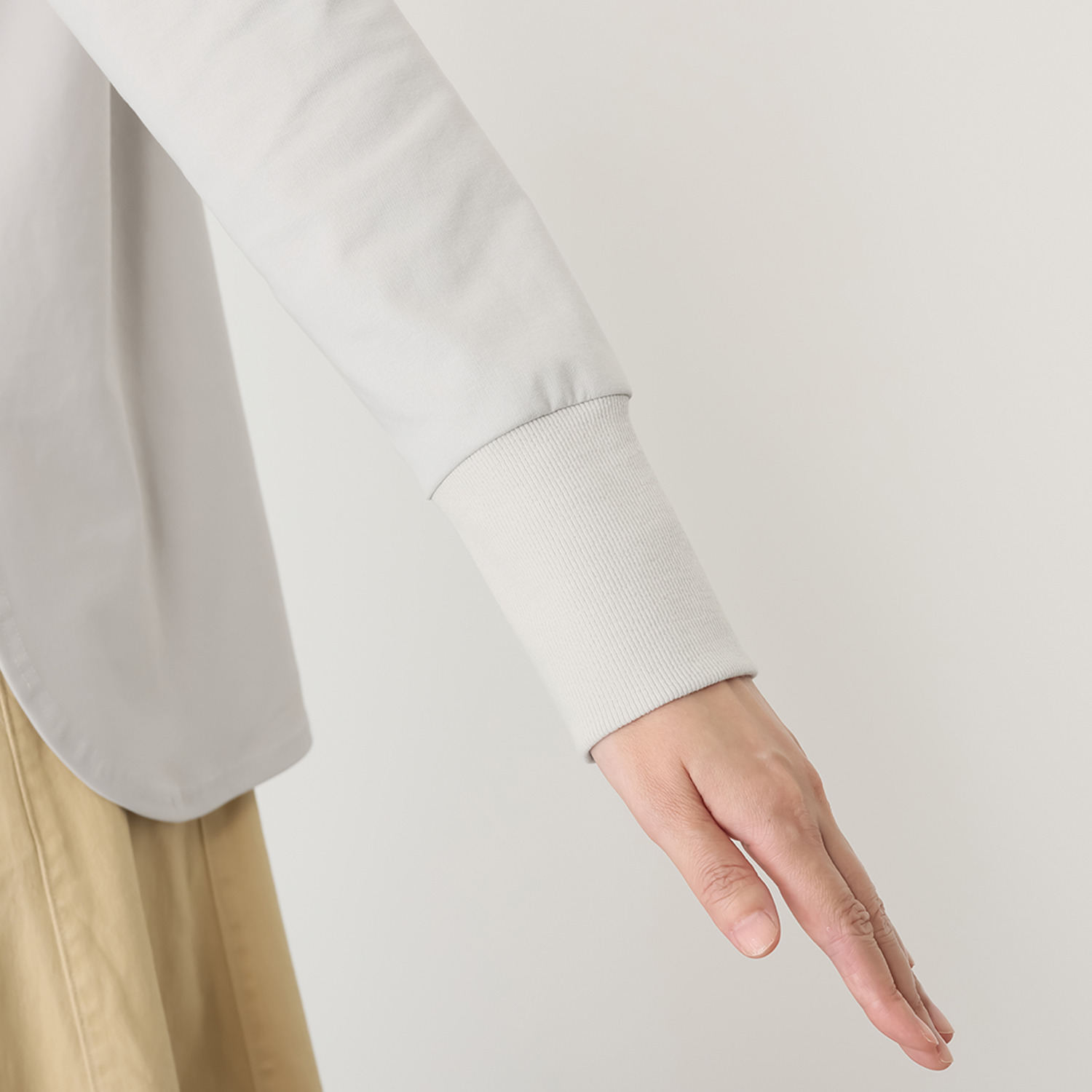 イシカワラボ★ヒトミ ソフトライトポンチ 箔プリントアクセント プルオーバー