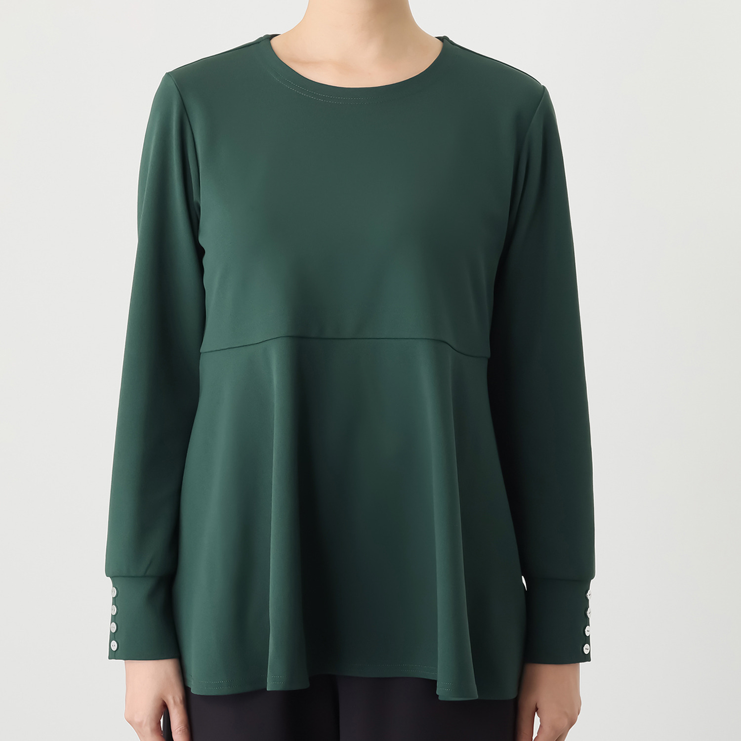 イシカワラボ★ヒトミ バックサテンジョーゼット ペプラムデザイン 袖口ボタンアクセント プルオーバー