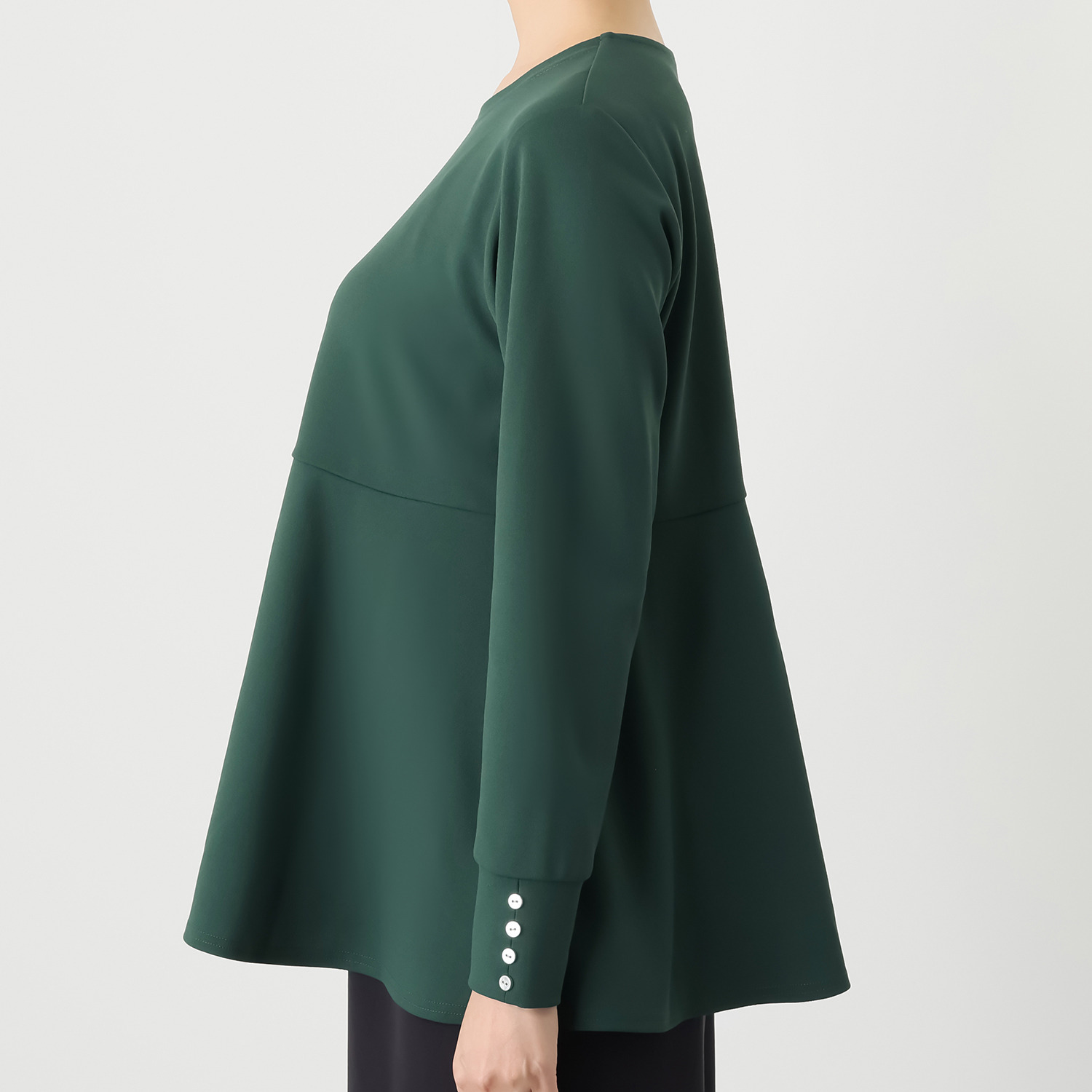 イシカワラボ★ヒトミ バックサテンジョーゼット ペプラムデザイン 袖口ボタンアクセント プルオーバー