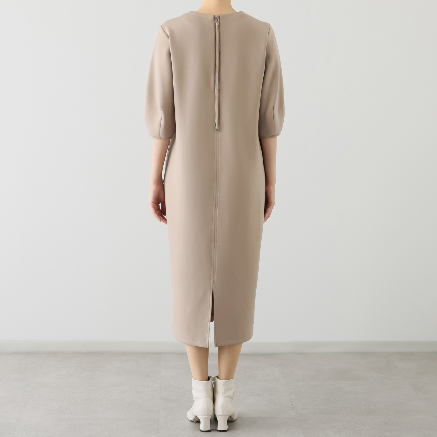 イシカワラボ★ヒトミ ソフトダンボール 袖コンシャス バックファスナーデザイン ワンピース