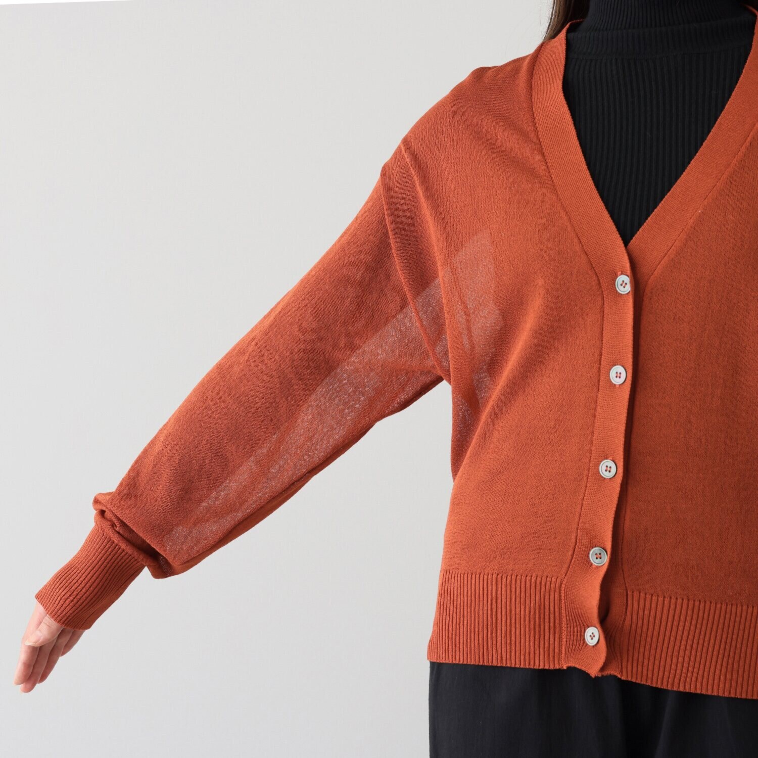 エムエムオー Ｖネック シアーカーディガン