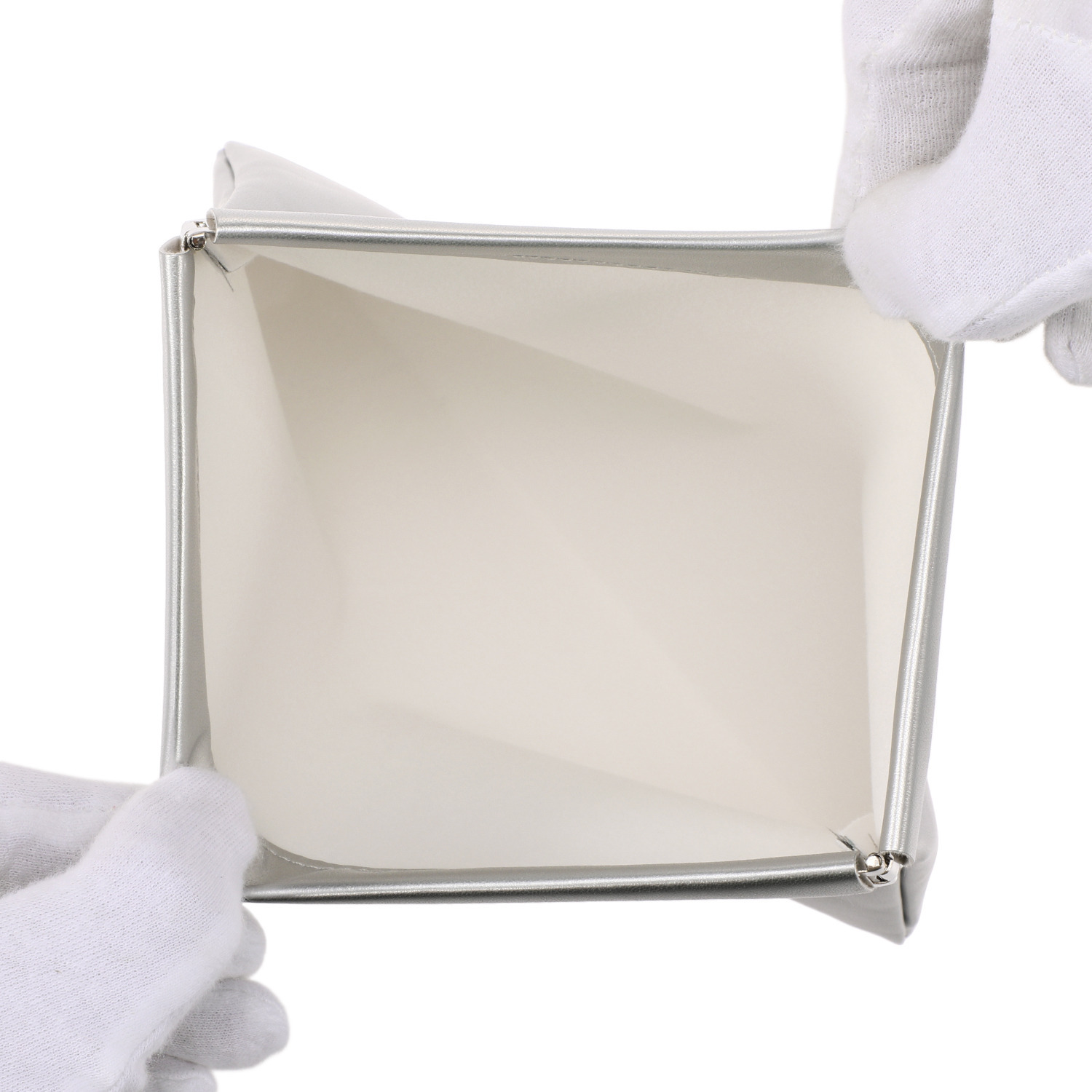 ビオール　オーガニクス パウダー状に変化して しっとりサラツヤ新感覚！ エアレスクッション オーガニックアクア 美容液ファンデーション ２個分スペシャルセット