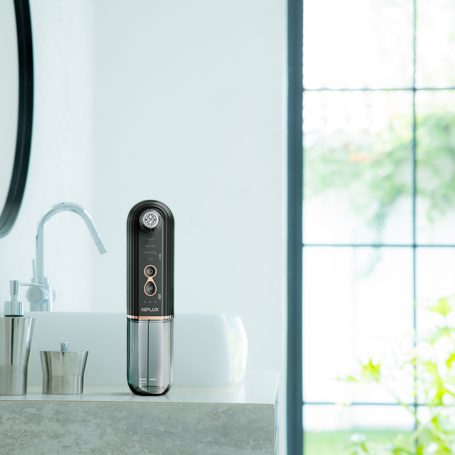 ニップラックス 水流洗浄×真空吸引の Ｗアプローチ！ 温冷水でケアできる 自宅で簡単毛穴ケア マルチスキンクリーナー 