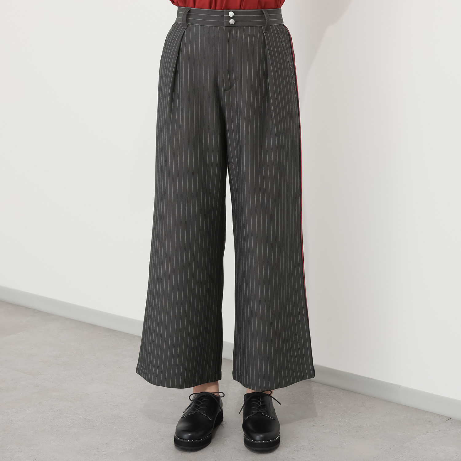 ボン・ブリコラージュ バイ　レイコ・ホウセンジ 脚長見えが叶う！ ストライプテープで ハンサムにキマる！ 旬顔サイドラインパンツ