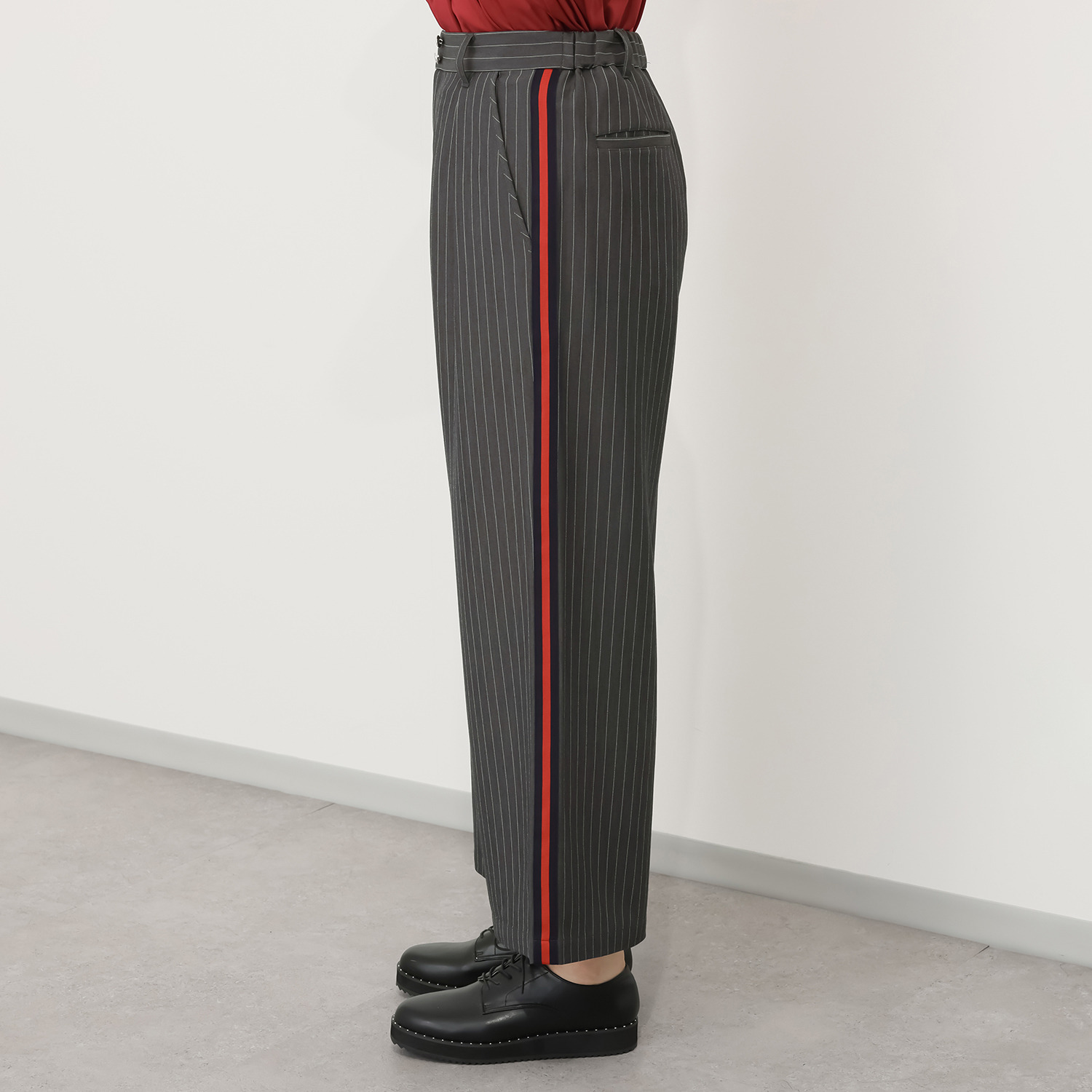 ボン・ブリコラージュ バイ　レイコ・ホウセンジ 脚長見えが叶う！ ストライプテープで ハンサムにキマる！ 旬顔サイドラインパンツ