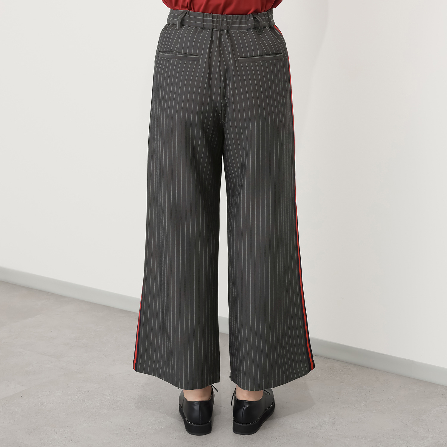 ボン・ブリコラージュ バイ　レイコ・ホウセンジ 脚長見えが叶う！ ストライプテープで ハンサムにキマる！ 旬顔サイドラインパンツ