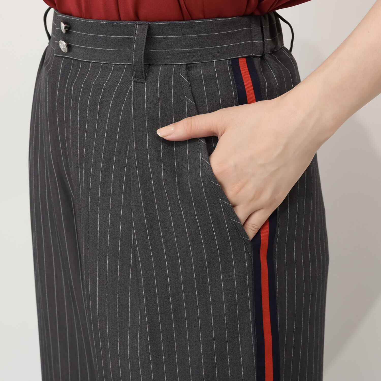 ボン・ブリコラージュ バイ　レイコ・ホウセンジ 脚長見えが叶う！ ストライプテープで ハンサムにキマる！ 旬顔サイドラインパンツ