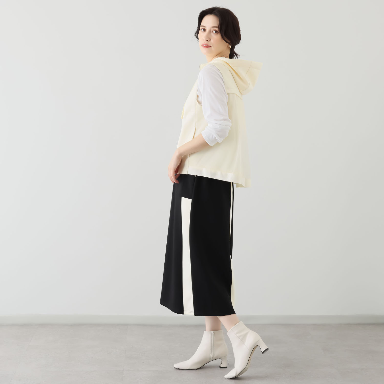 ブルーコレクション 大人かわいい決定版！！ チュール＆ グログランアクセント フード付ベスト