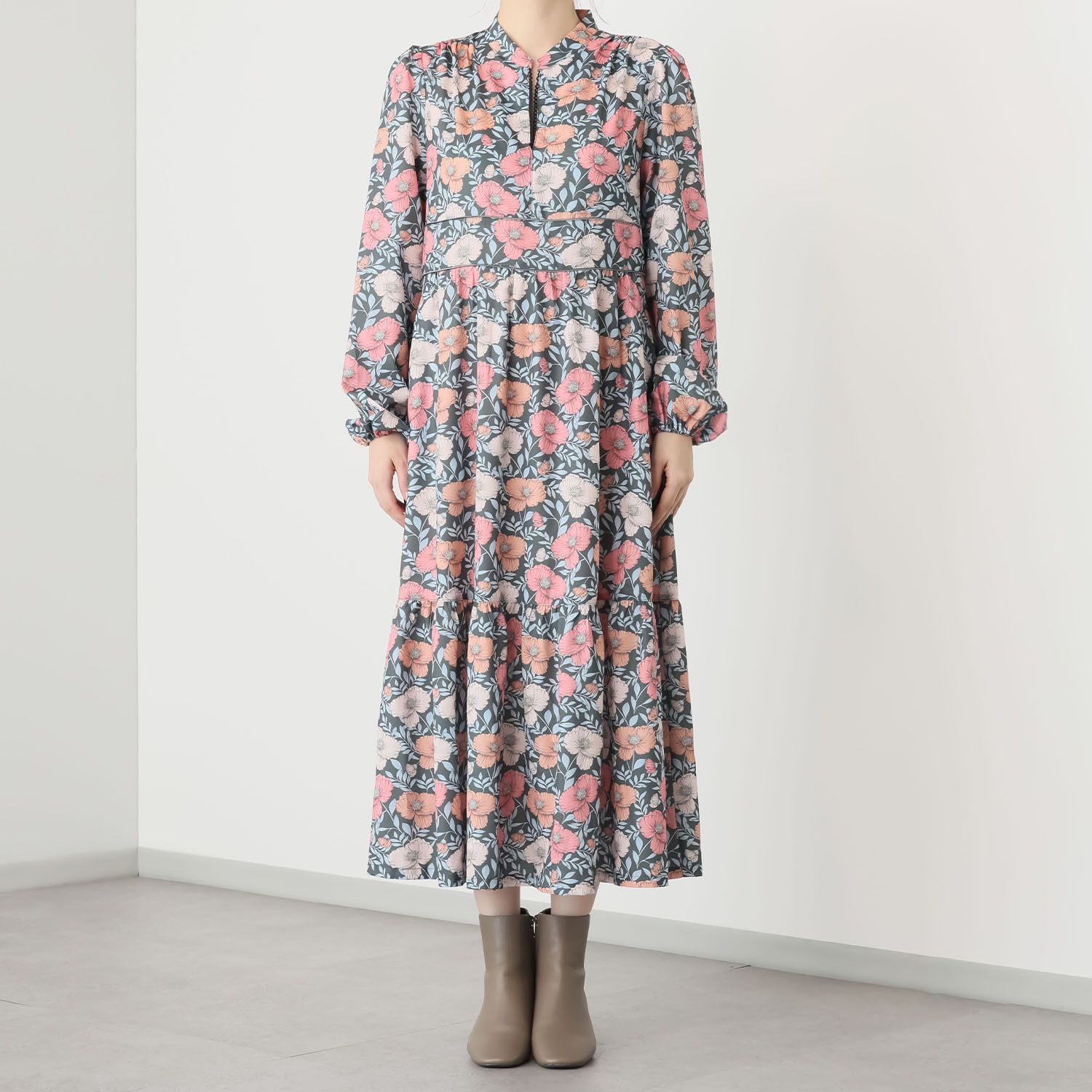 ブルーコレクション 秋の風感じる！ アネモネプリント ティアードワンピース