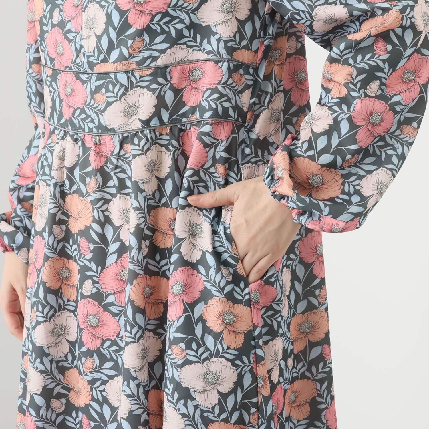 ブルーコレクション 秋の風感じる！ アネモネプリント ティアードワンピース