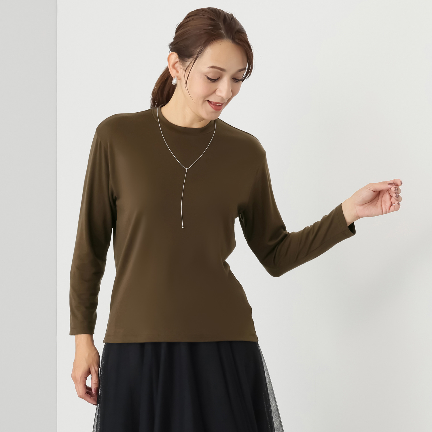 エイガールズ とろける肌触り スーパーストレッチ テンセルカシミヤ混 クルーネックプルオーバー