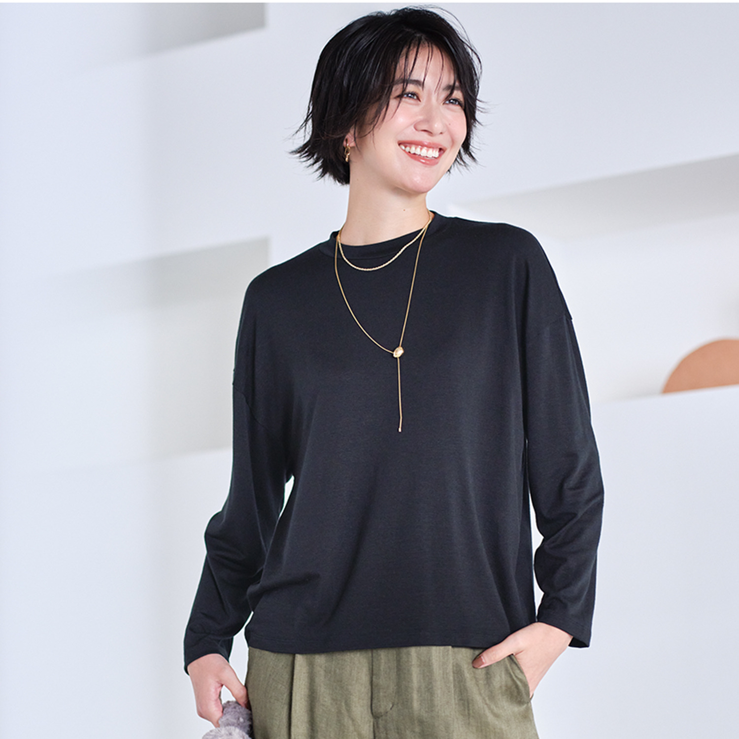 エイガールズ とろける肌触り スーパーストレッチ テンセルカシミヤ混 クルーネックプルオーバー