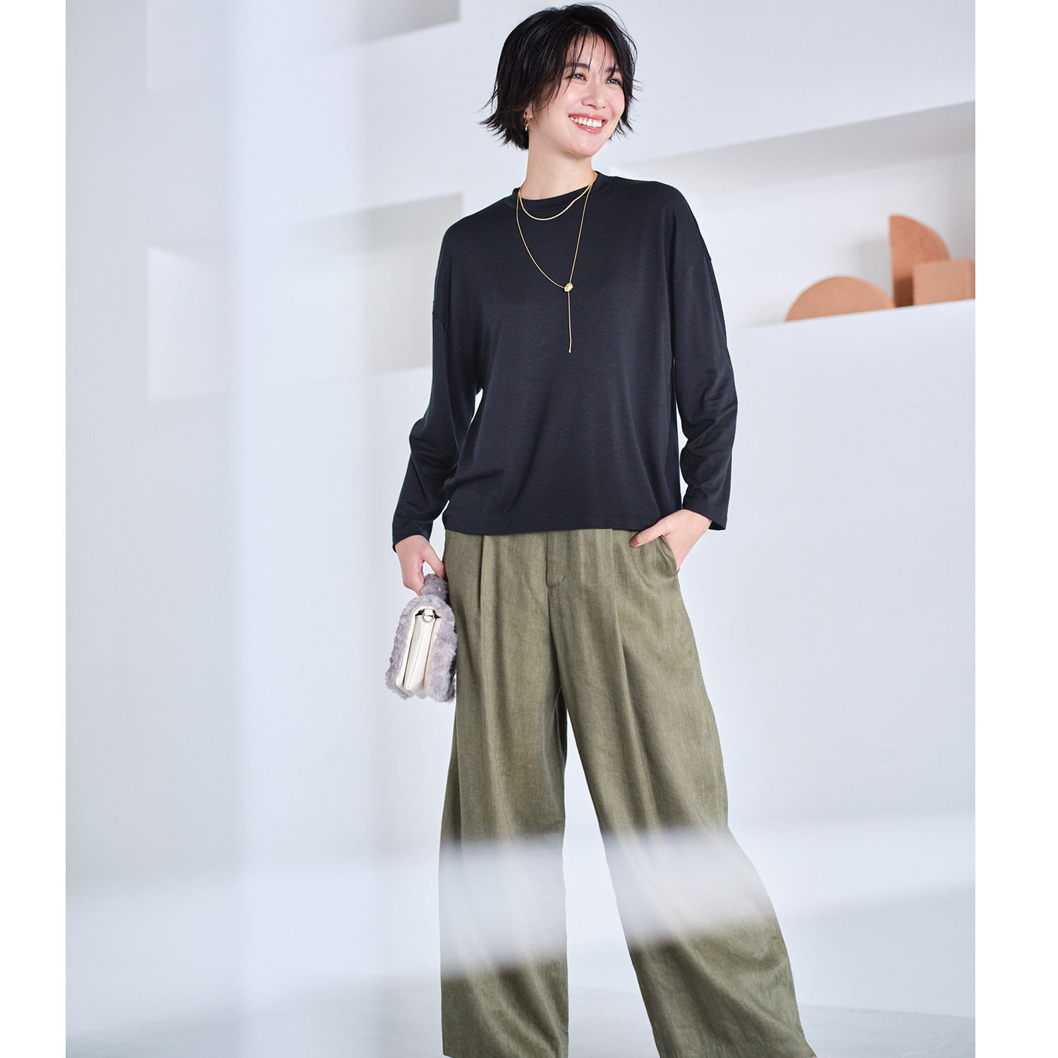 エイガールズ とろける肌触り スーパーストレッチ テンセルカシミヤ混 クルーネックプルオーバー