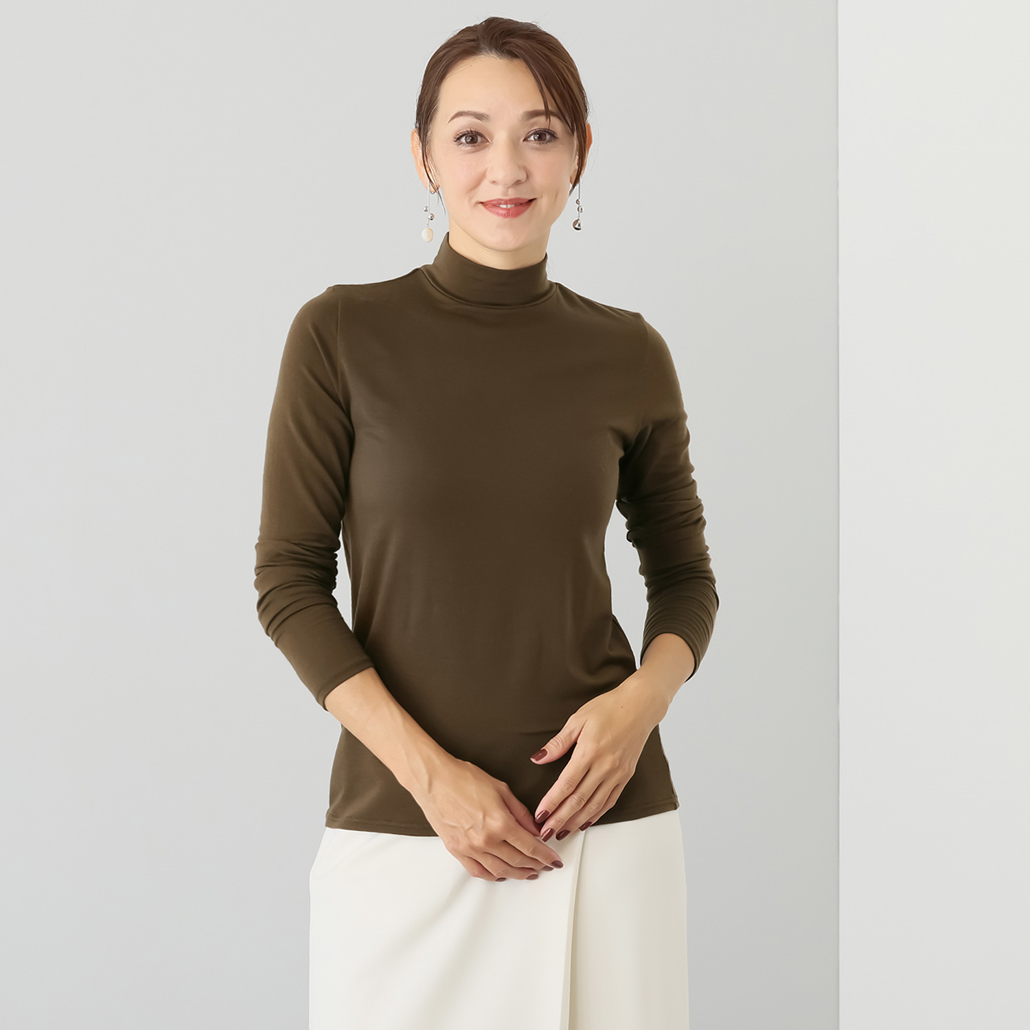 エイガールズ とろける肌触り スーパーストレッチ テンセルカシミヤ混 ハイネックプルオーバー