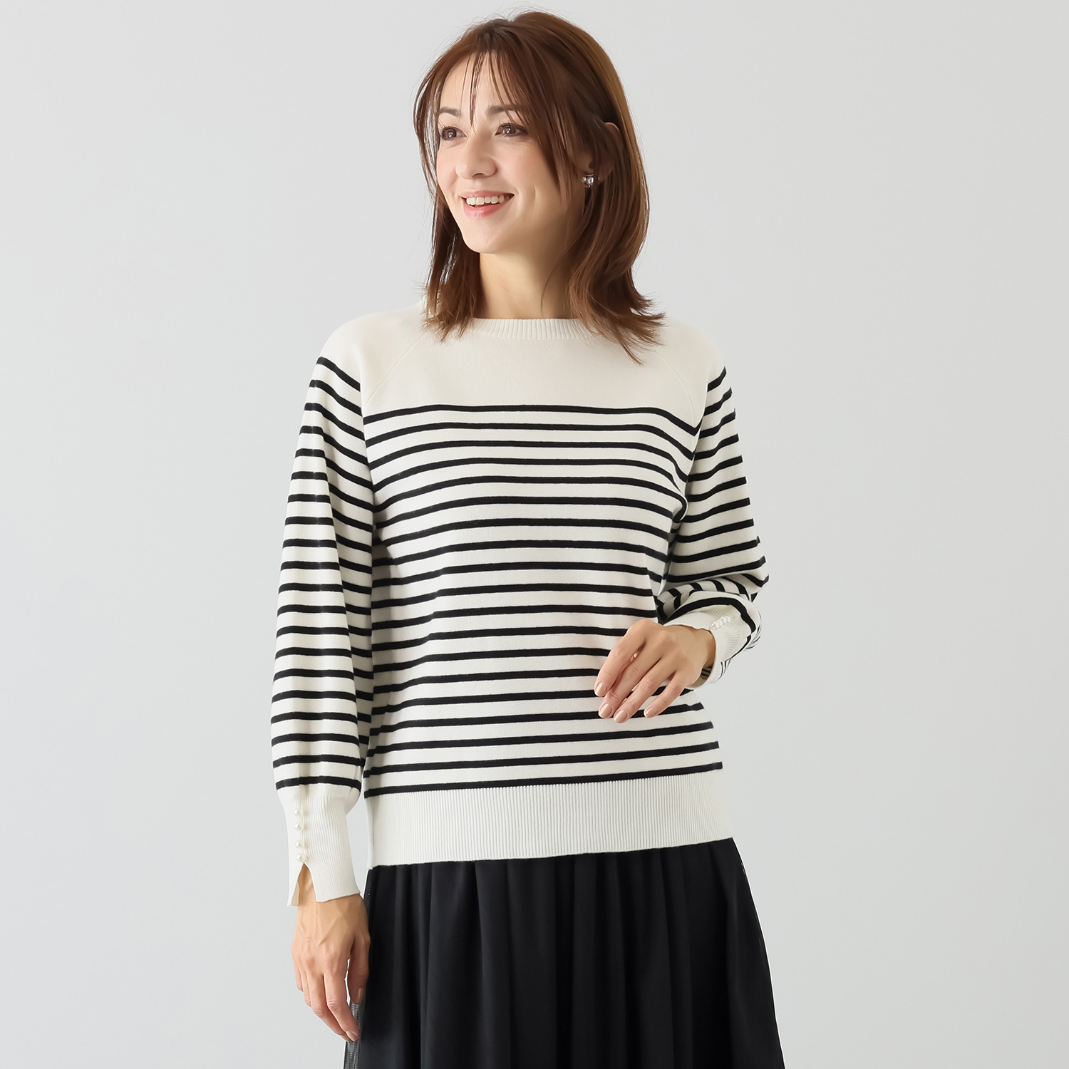 ルクオーレ パール調ボタンアクセント ニットプルオーバー