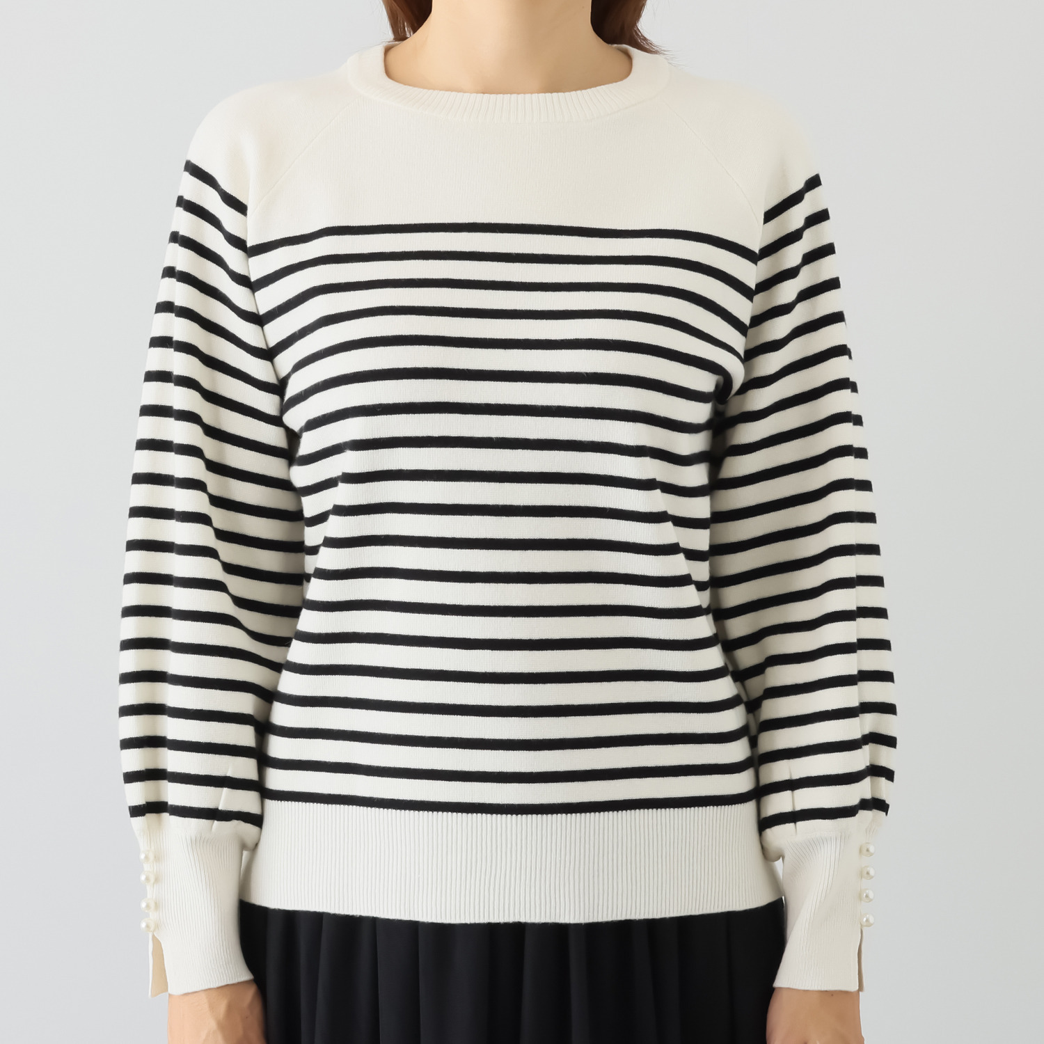 ルクオーレ パール調ボタンアクセント ニットプルオーバー