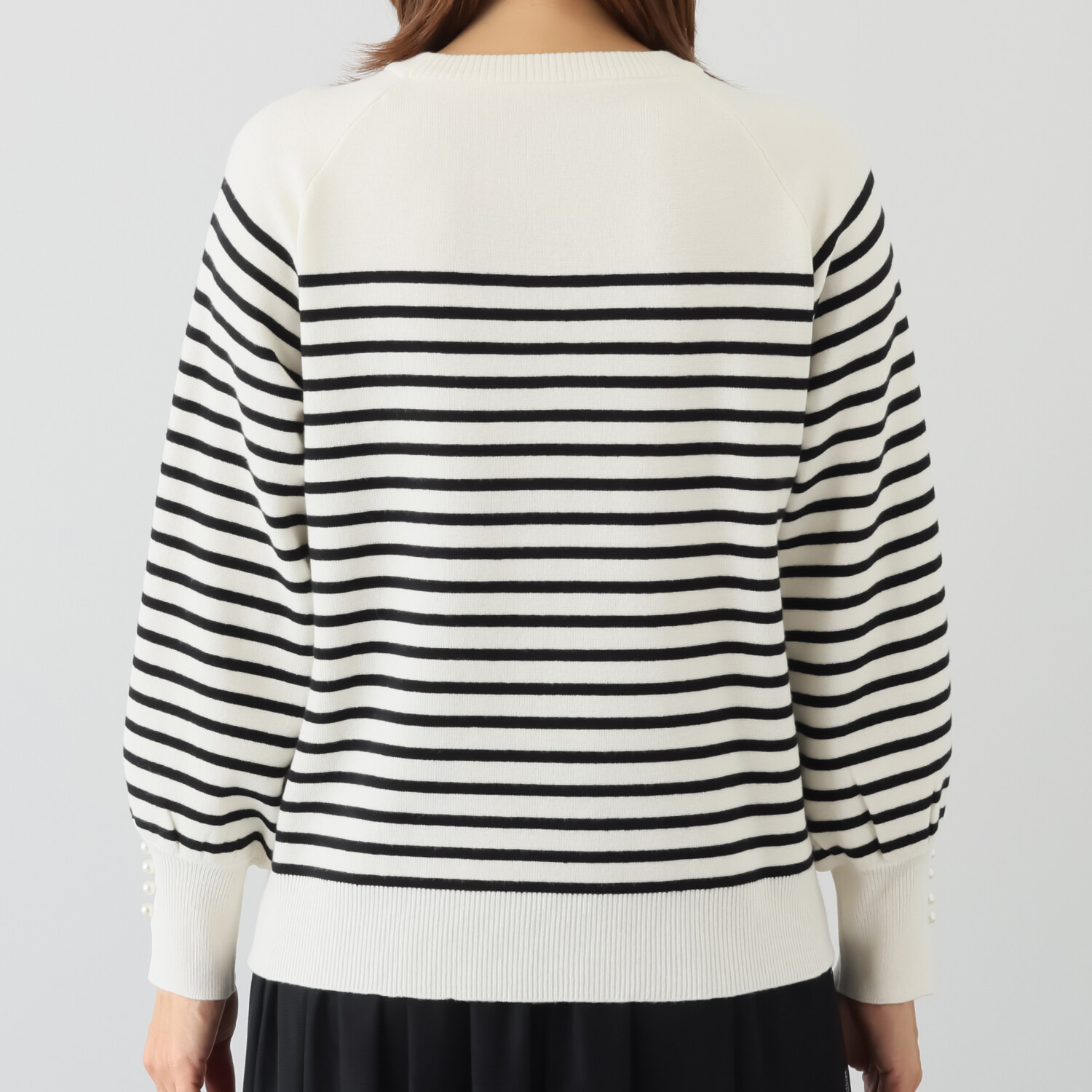 ルクオーレ パール調ボタンアクセント ニットプルオーバー