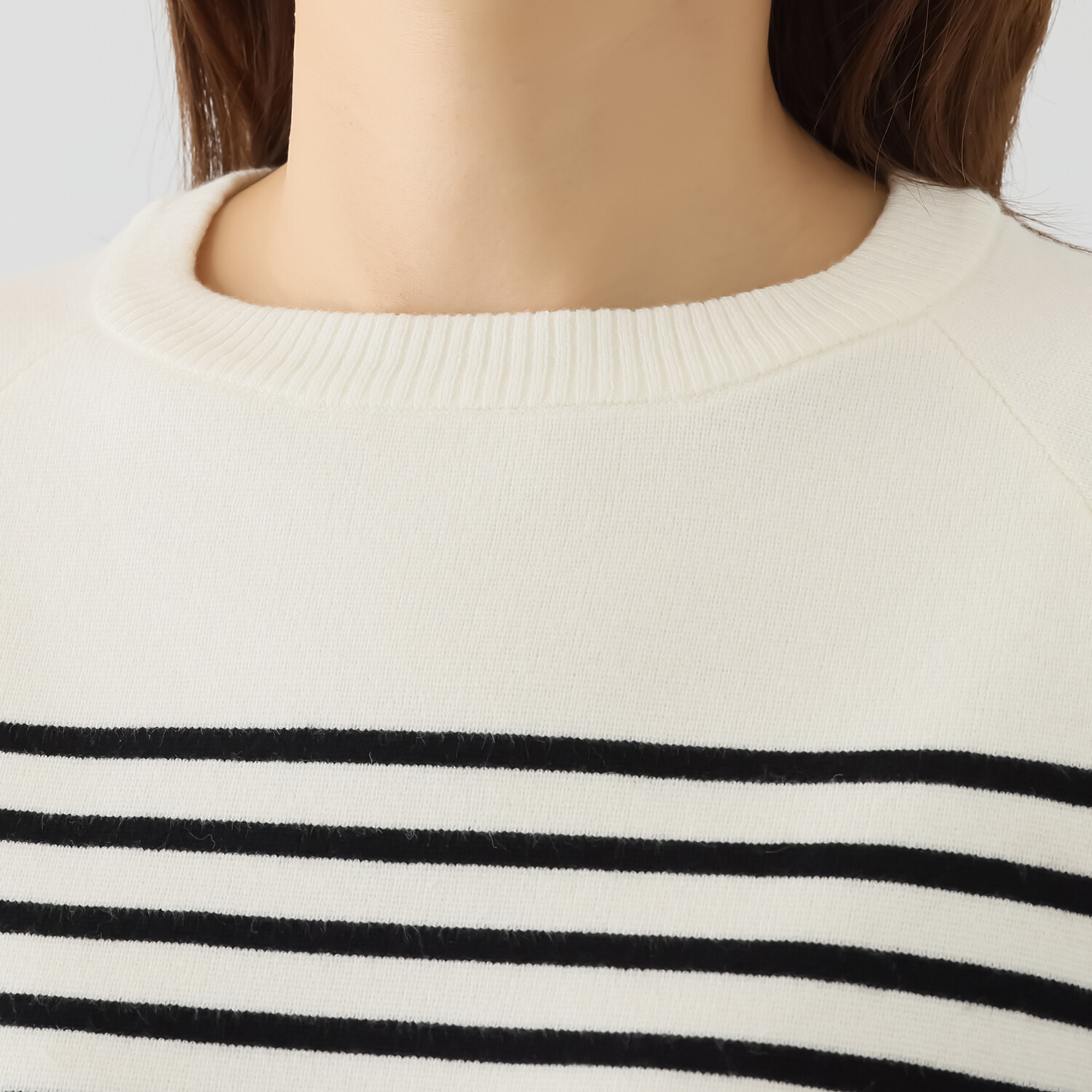 ルクオーレ パール調ボタンアクセント ニットプルオーバー