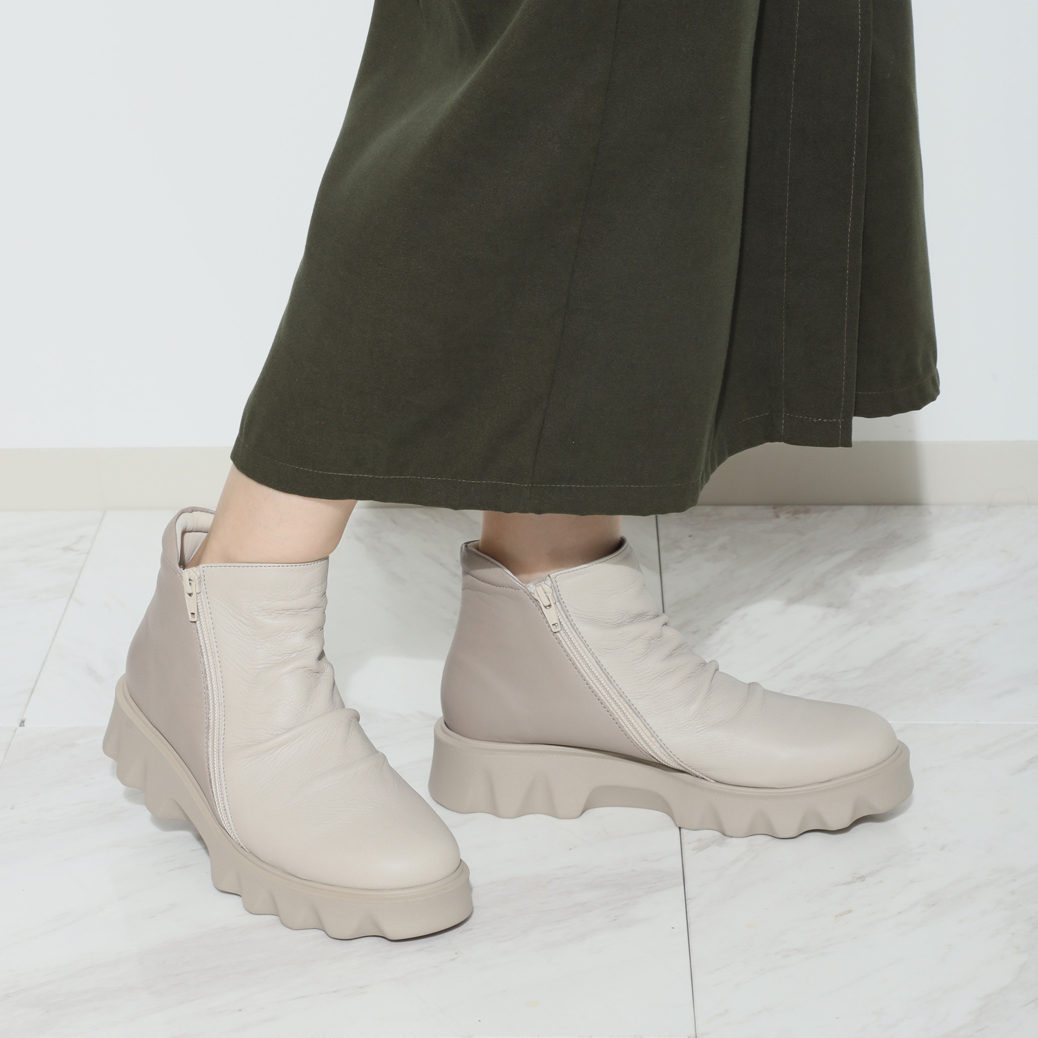 カリシモアルテ　モード ＜日本製＞ソフト牛革 タルトソール ダブルジップ ショートブーツ