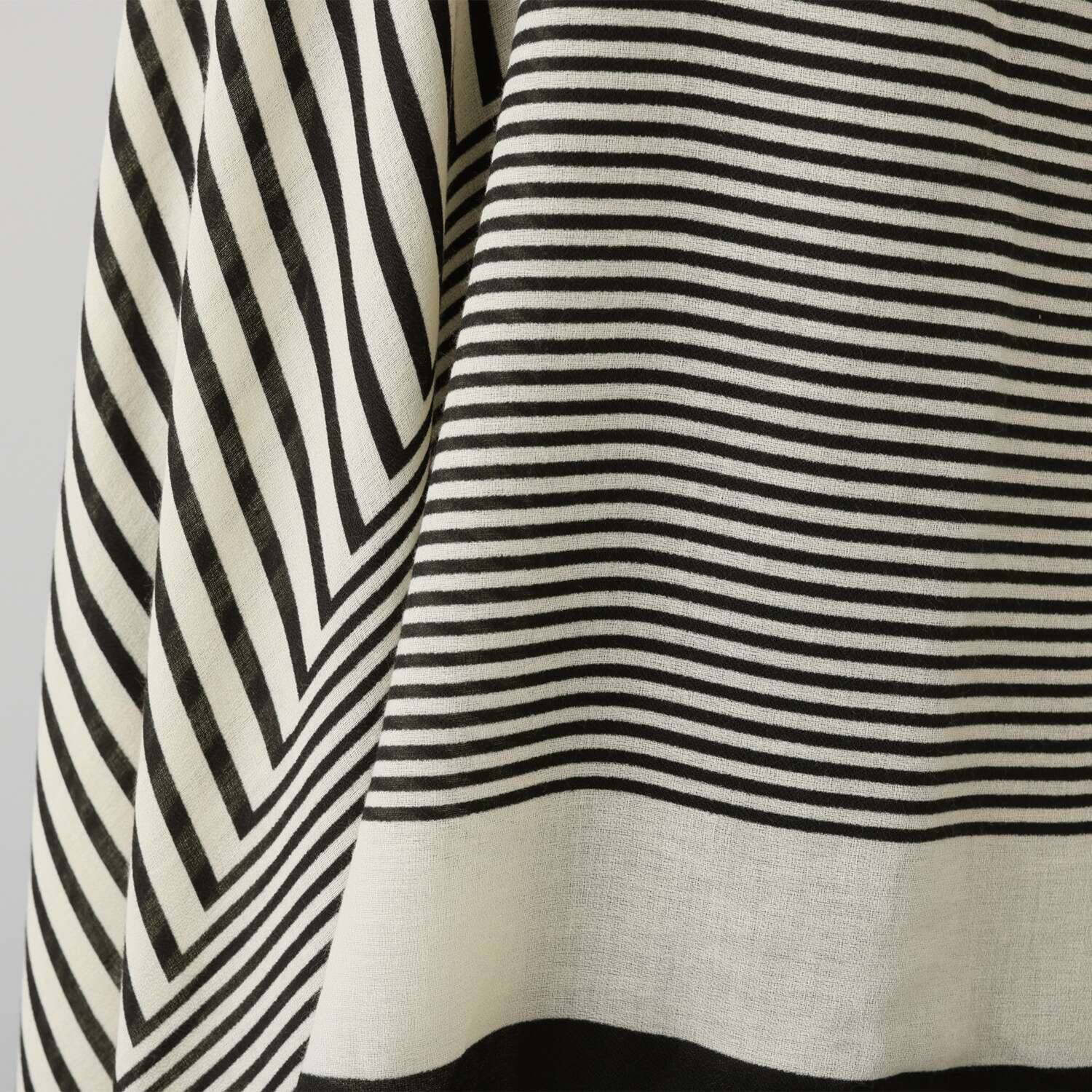 Ｋｕｎｎｙ． 幾何学モティーフ ストール