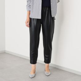 Ｋｕｎｎｙ． フェイクレザー テーパードパンツ