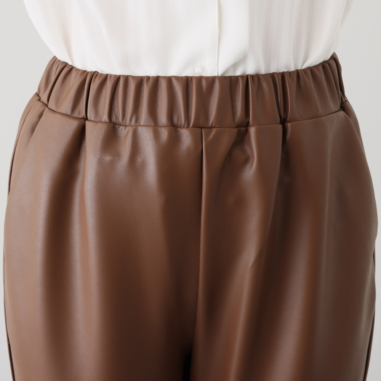 Ｋｕｎｎｙ． フェイクレザー テーパードパンツ