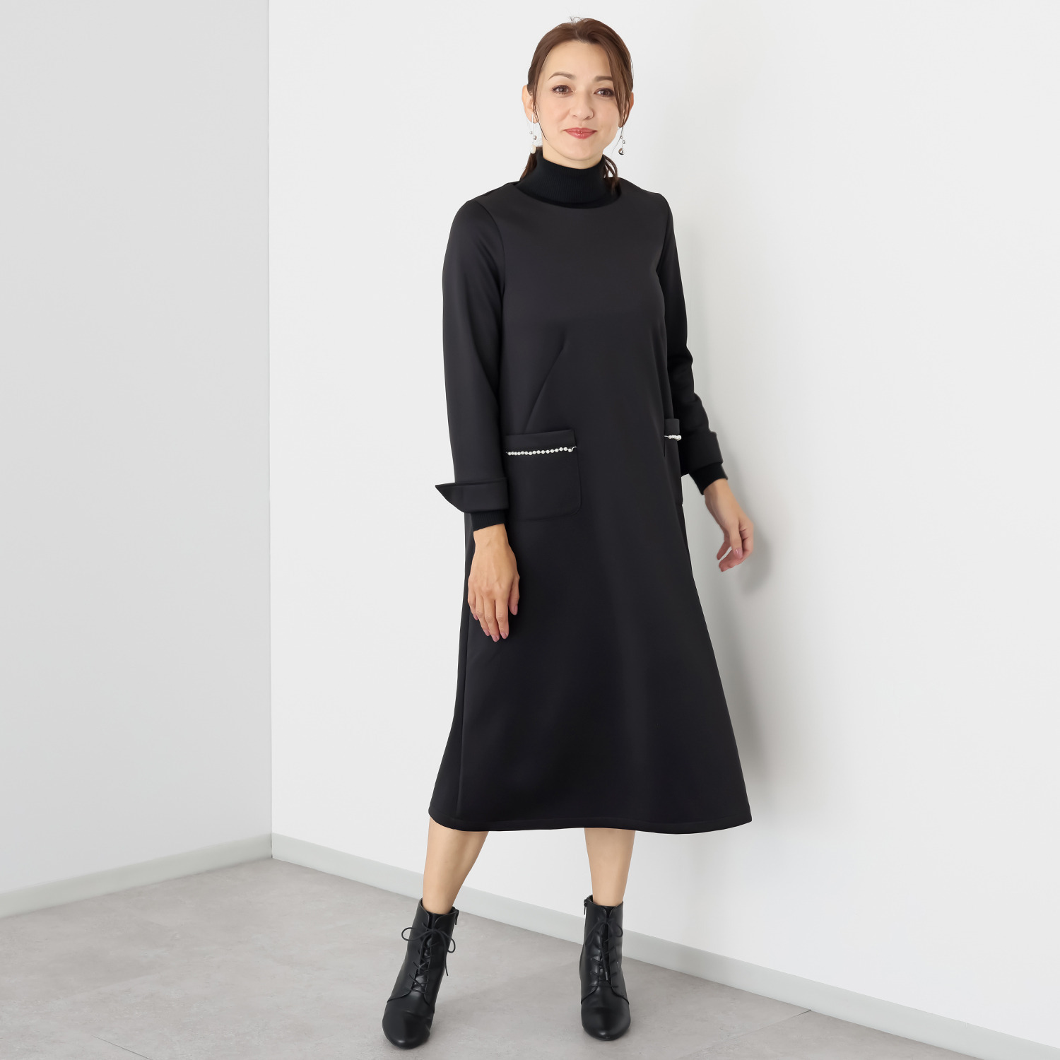 パルムミミ エレガントを気軽にまとう パールビジュウ付 Ａラインワンピース