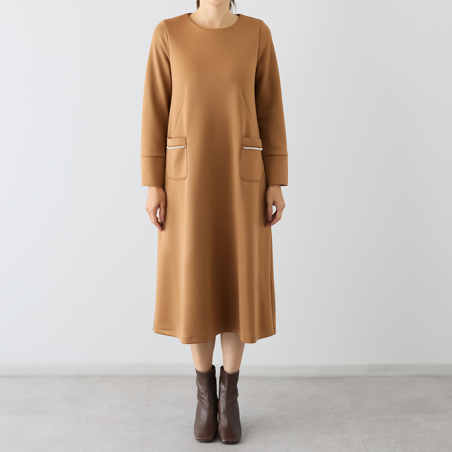 パルムミミ エレガントを気軽にまとう パールビジュウ付 Ａラインワンピース