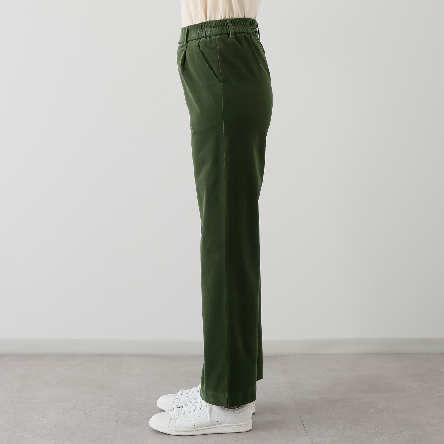 アトリエール きれいめコーデュロイ ソフトストレッチ タックワイドパンツ