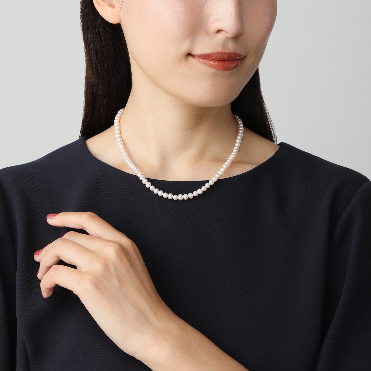 ペレフェリーク 淡水パール＆ビジュウ ショートネックレス