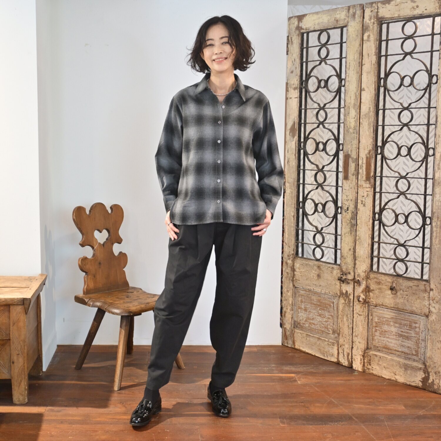 リラリー バックラインシャツ