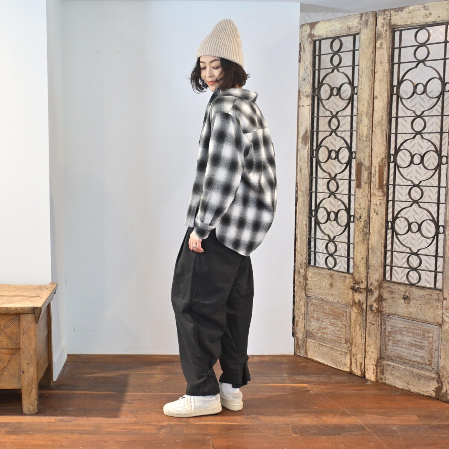 リラリー バックラインシャツ