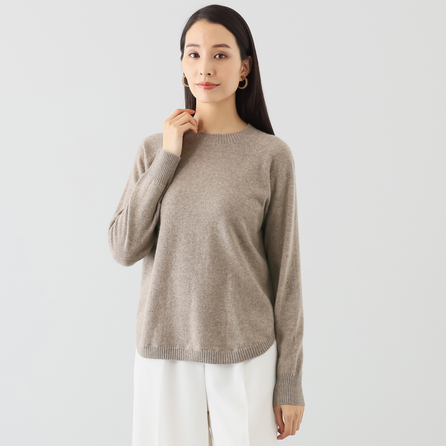 ナチュラム お手入れ簡単 カシミヤヤクの 裾のシルエットに拘った デザインセーター