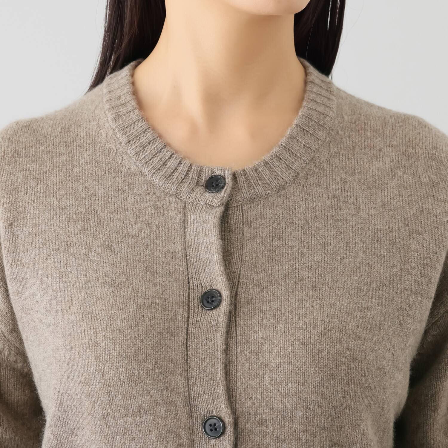 ナチュラム お手入れ簡単 カシミヤヤクの ポケット付ミドルゲージの ニットカーディガン