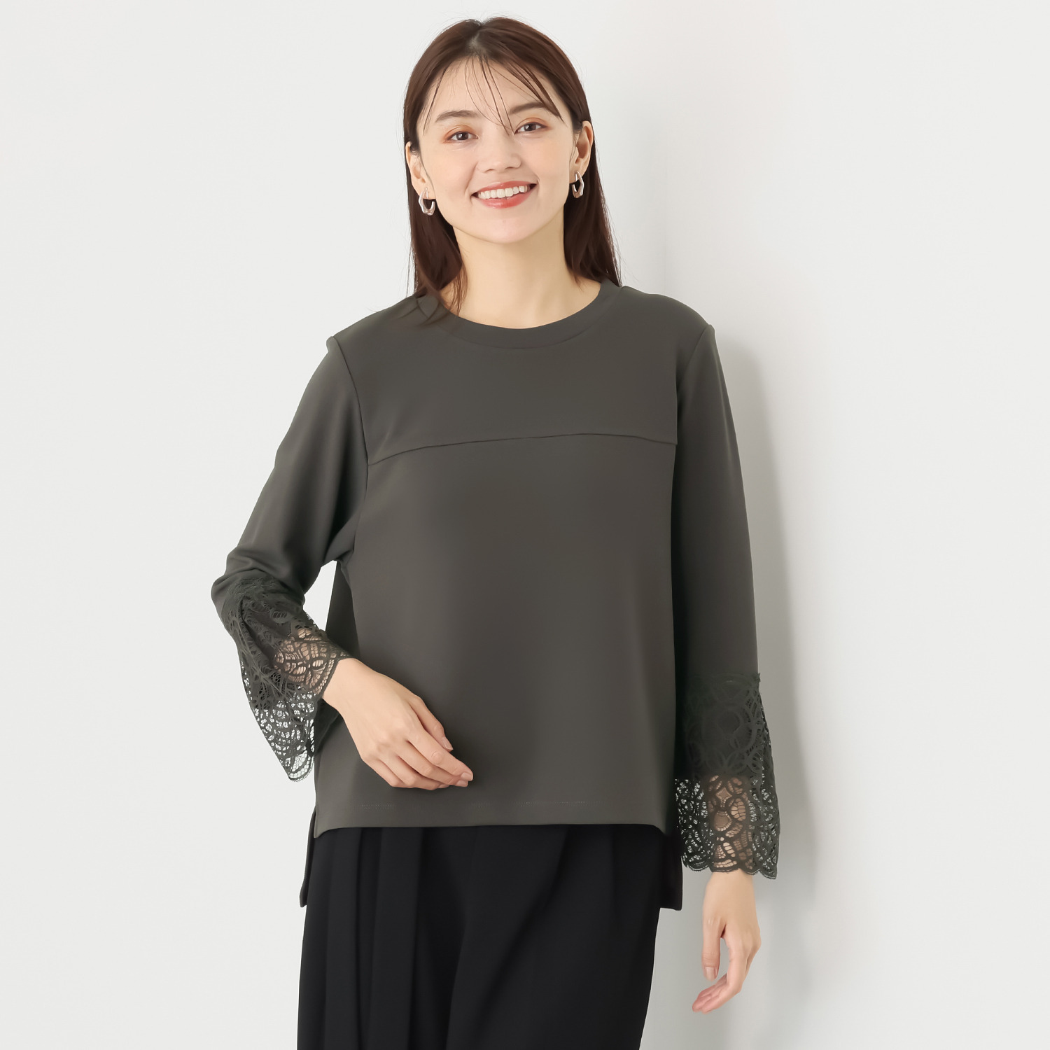 シルバーミントシュガー 袖口レースが印象的な 前ヨーク切替 ボックスシルエット プルオーバー