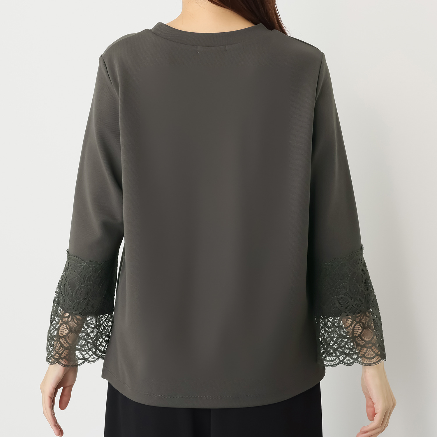 シルバーミントシュガー 袖口レースが印象的な 前ヨーク切替 ボックスシルエット プルオーバー