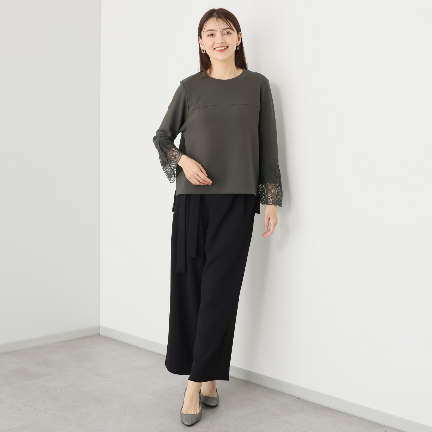 シルバーミントシュガー 袖口レースが印象的な 前ヨーク切替 ボックスシルエット プルオーバー