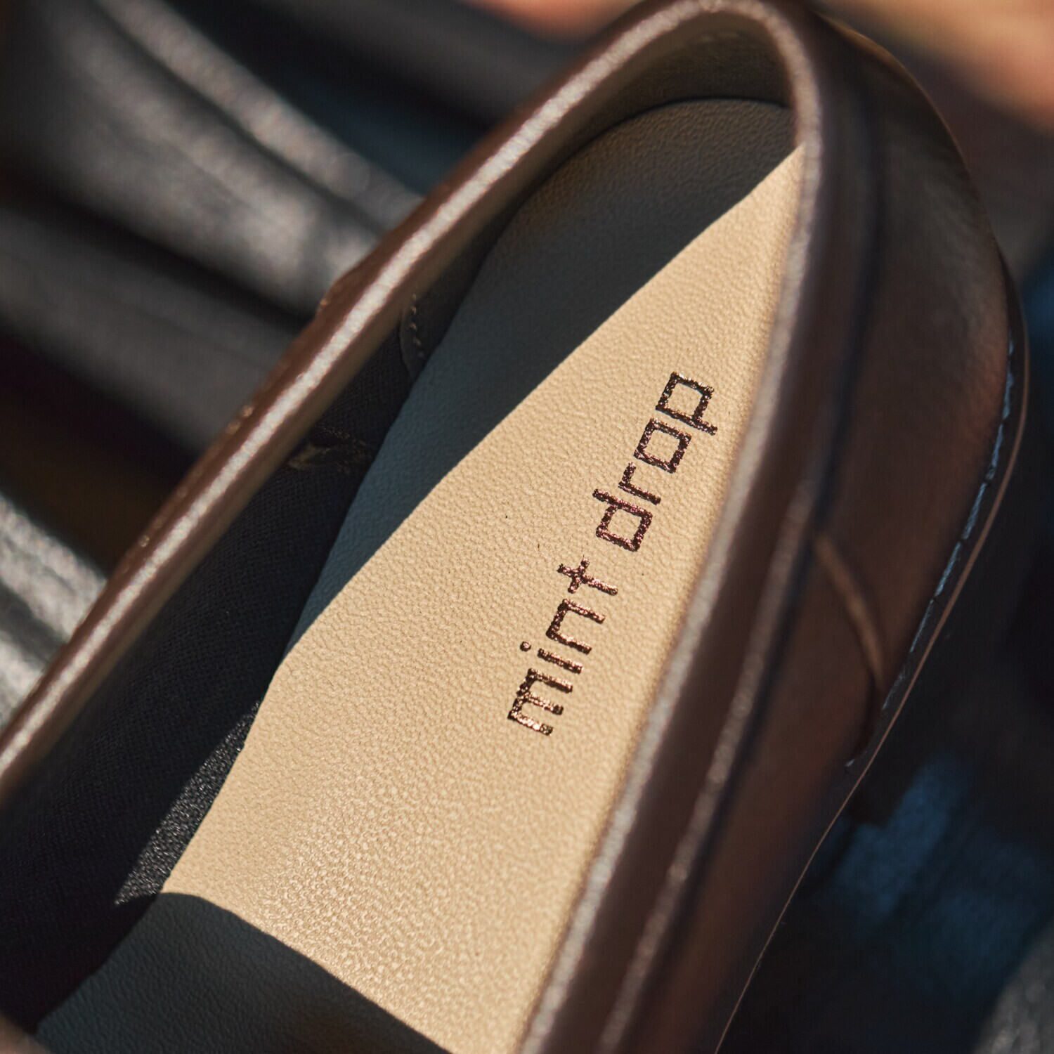 ミントドロップ 牛革 軽量ソール ヒールアップローファー