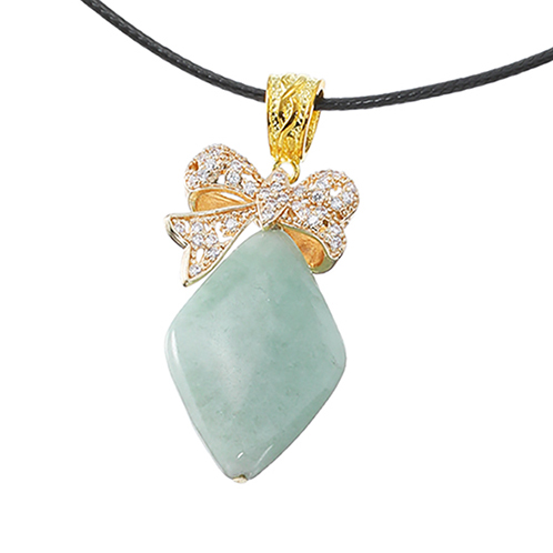 マスターストーン 無着色本翡翠＆ビジュウ リボンモティーフ ひし形 コードペンダント