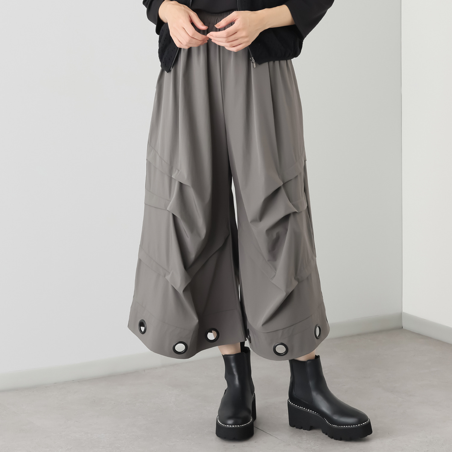 ベルポニー リラックスシルエット ストレッチ素材 デザインワイドパンツ