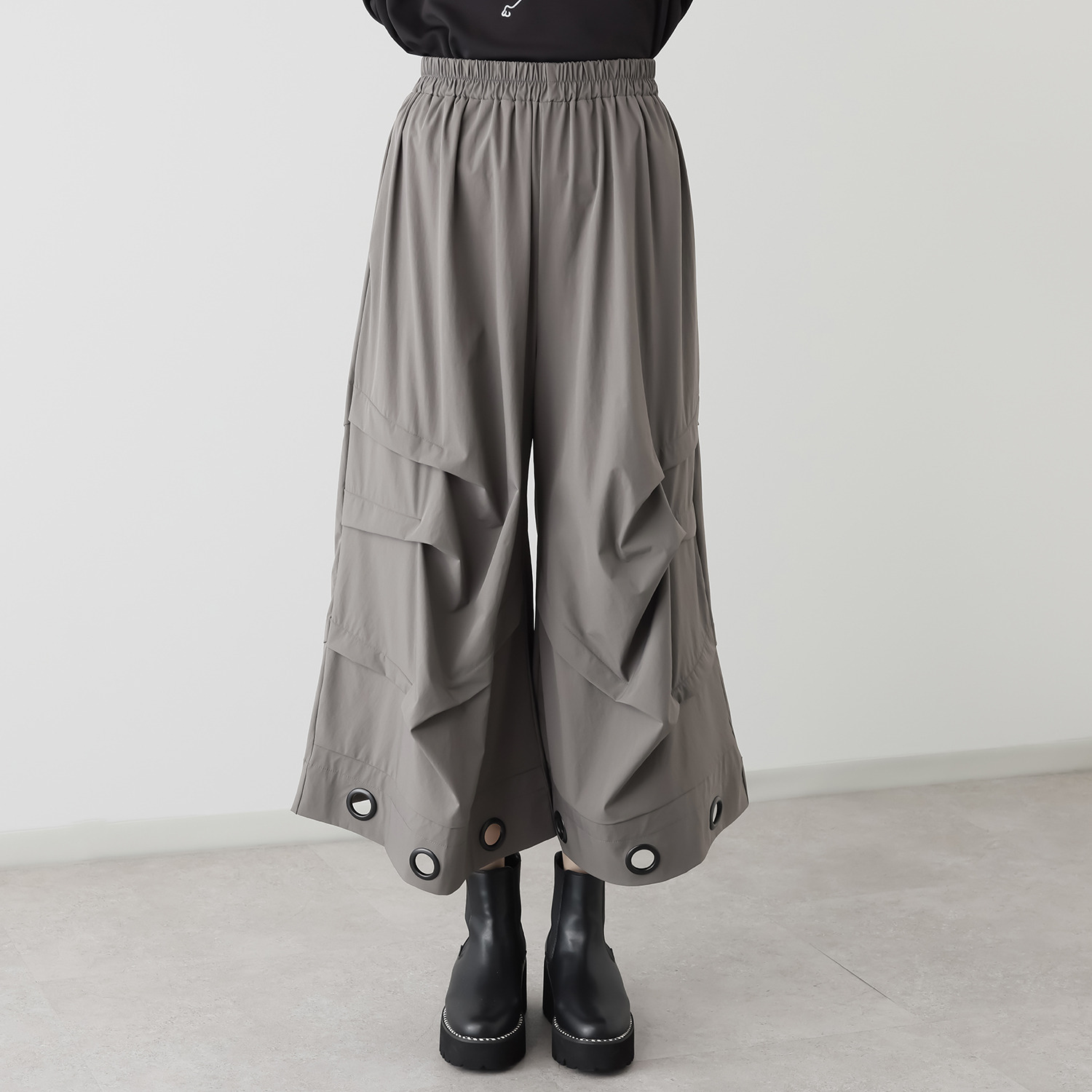 ベルポニー リラックスシルエット ストレッチ素材 デザインワイドパンツ