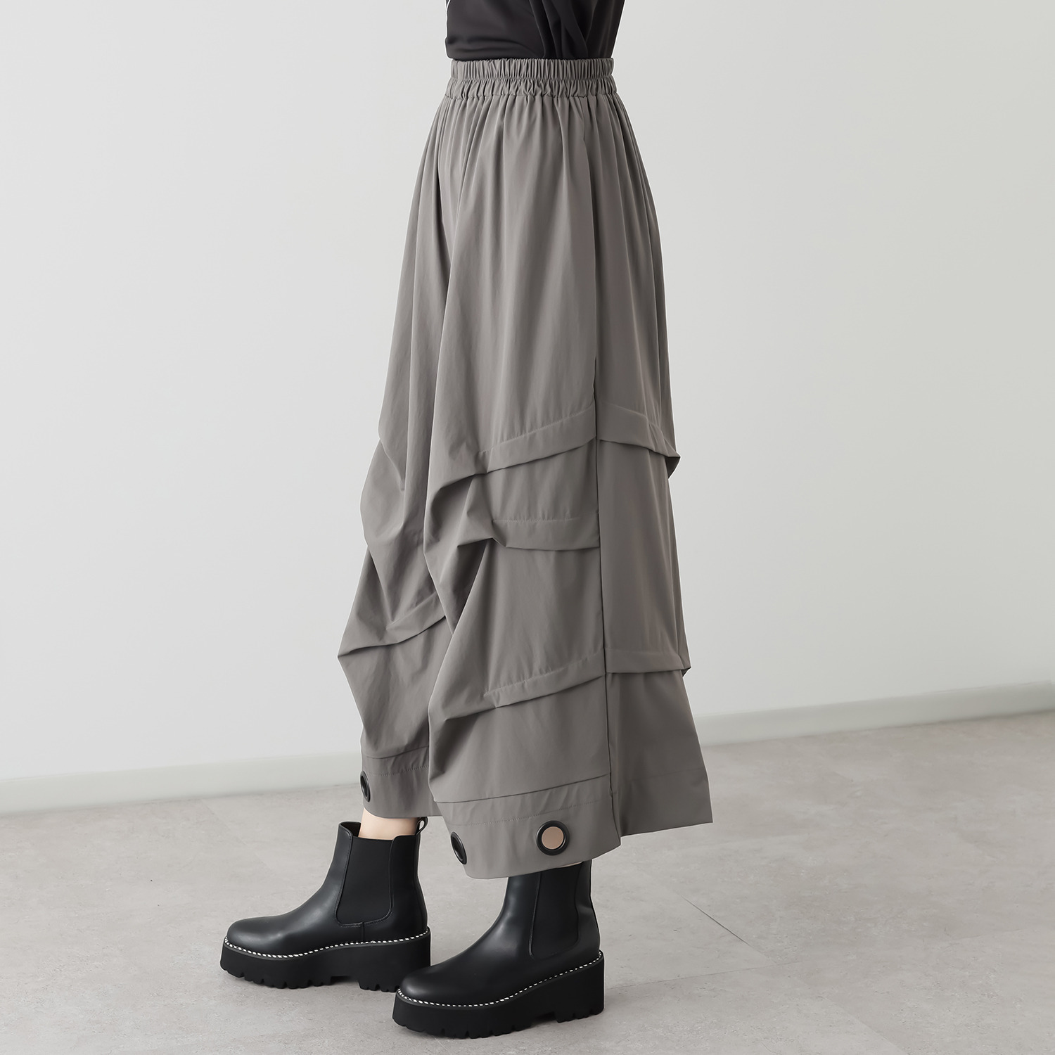 ベルポニー リラックスシルエット ストレッチ素材 デザインワイドパンツ