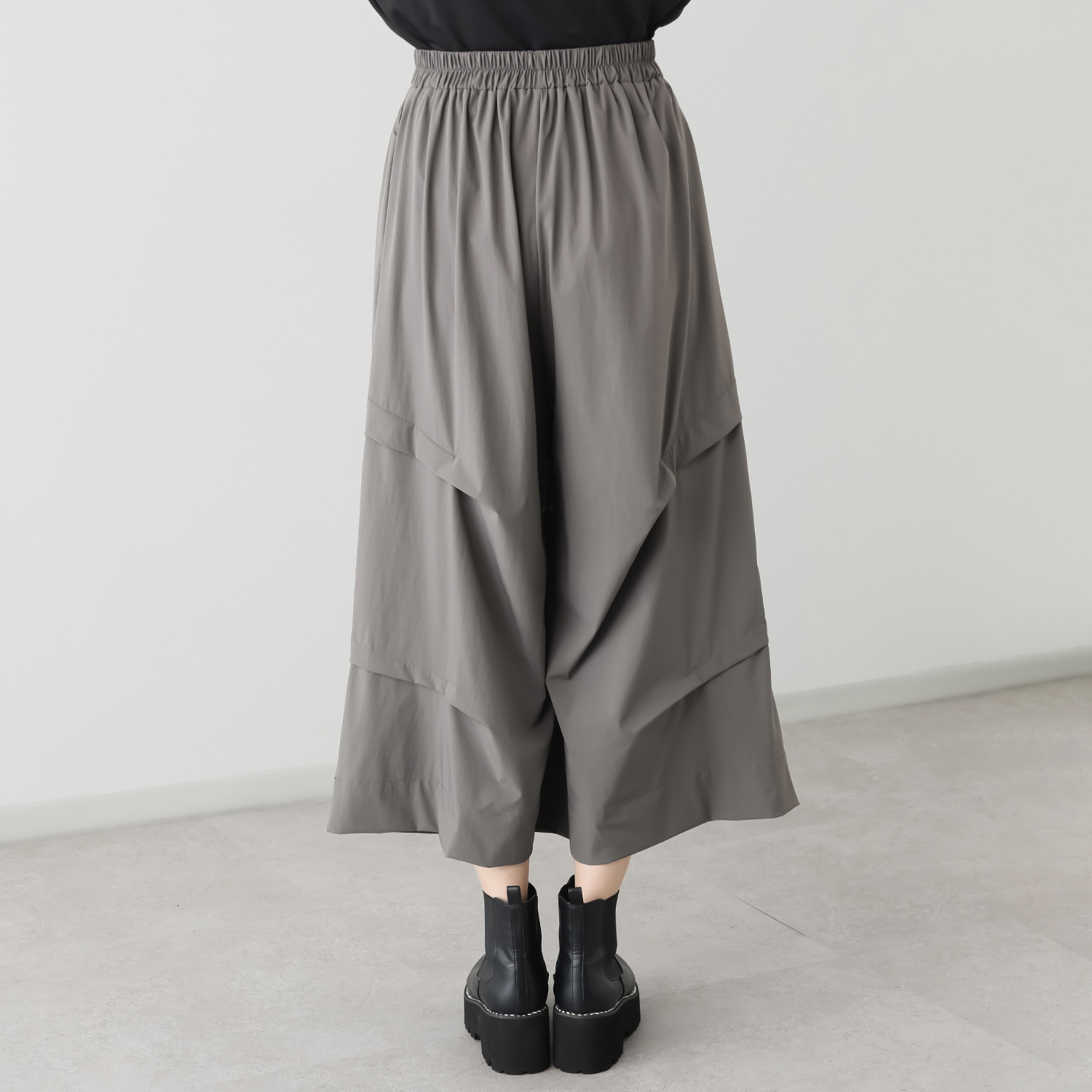 ベルポニー リラックスシルエット ストレッチ素材 デザインワイドパンツ