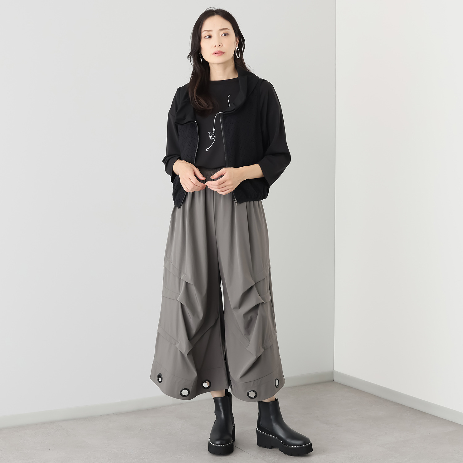 ベルポニー リラックスシルエット ストレッチ素材 デザインワイドパンツ