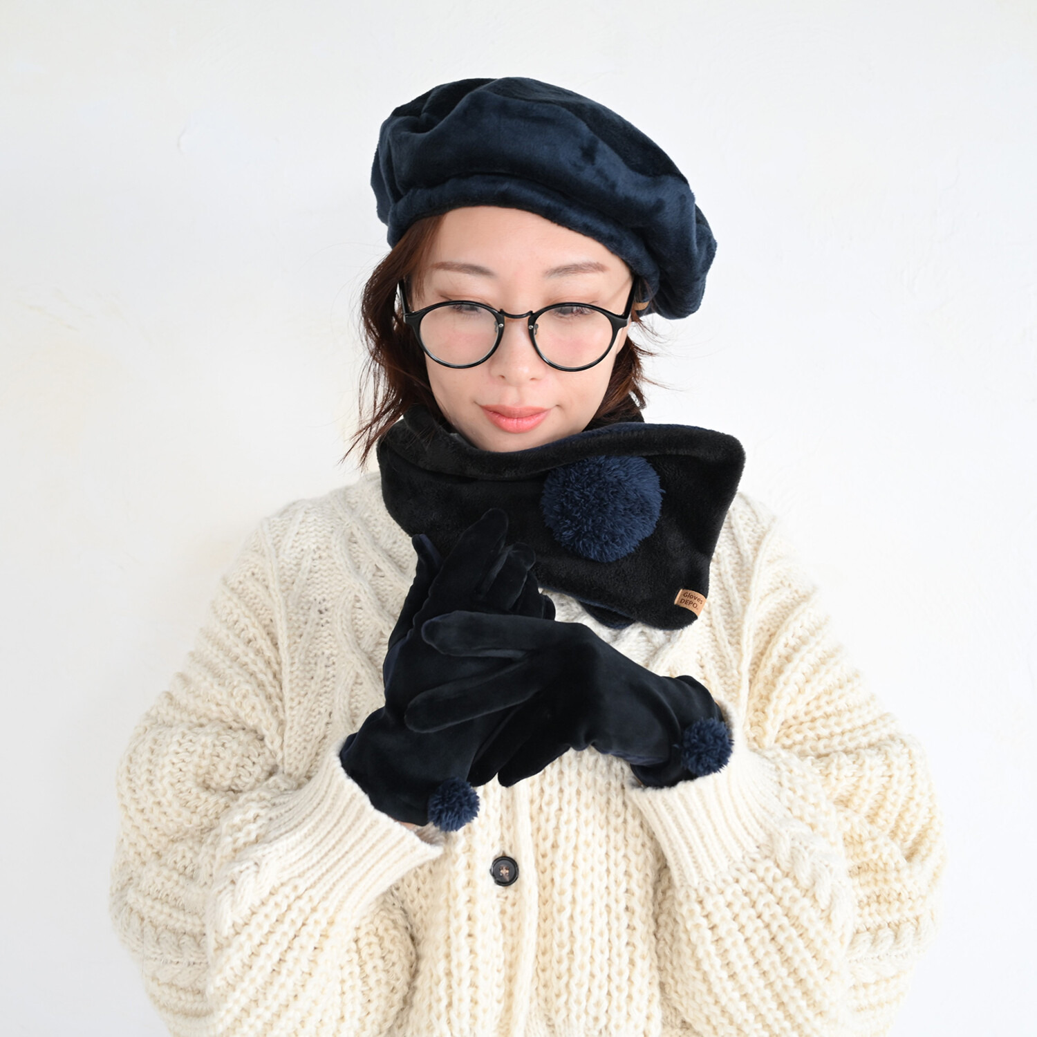 グローブデポ ストレッチベロア生地 指出る手袋とベレー帽＆ ショートマフラー ３点セット