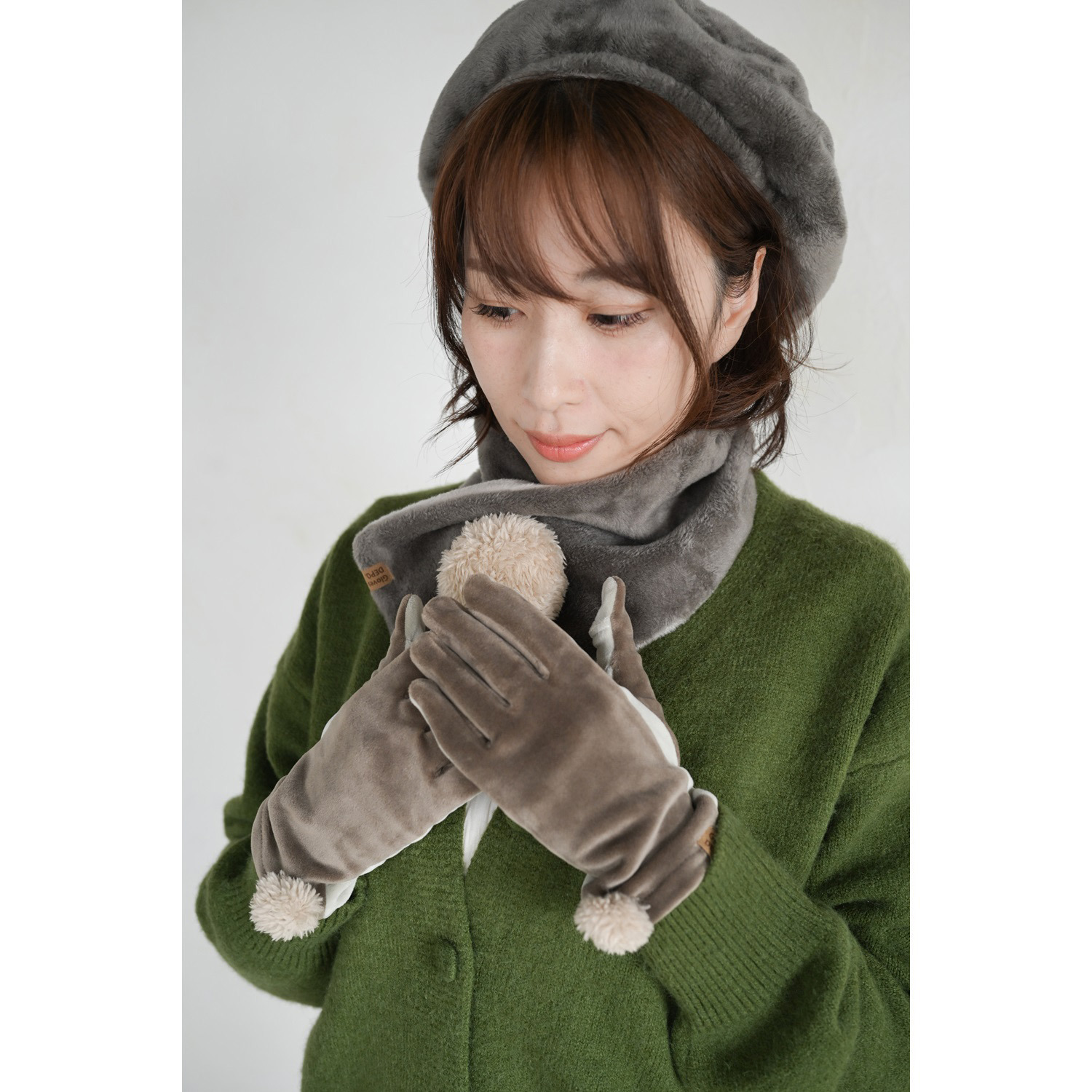 グローブデポ ストレッチベロア生地 指出る手袋とベレー帽＆ ショートマフラー ３点セット