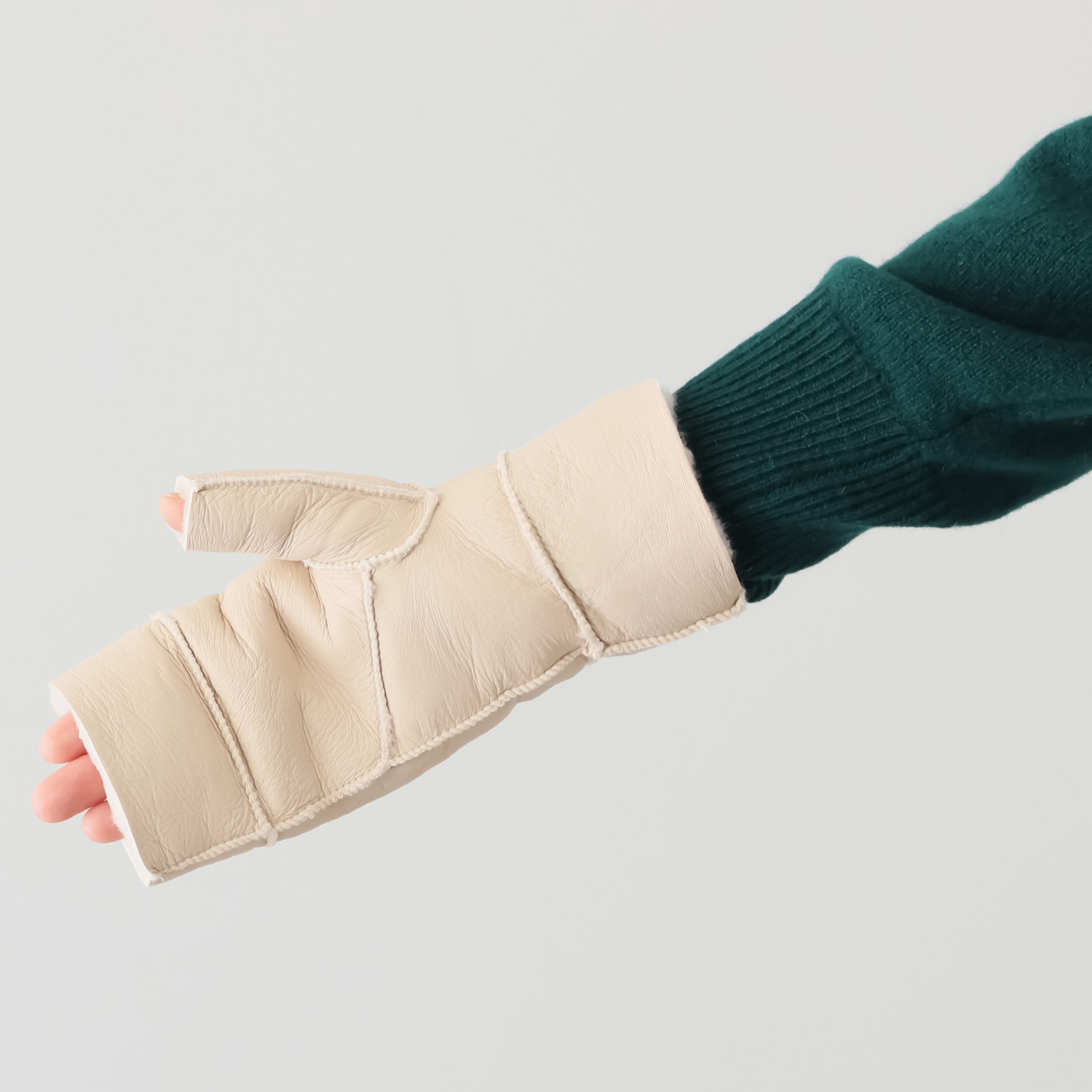 ティエドゥール 柔らかムートン 指出しグローブ