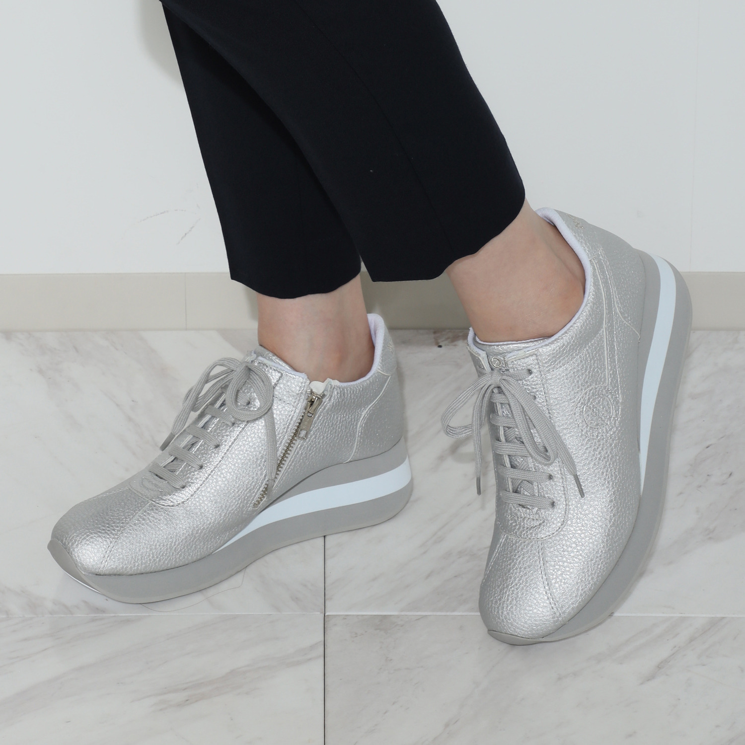 ノーネーム スニーカー ”スピードジョガー”