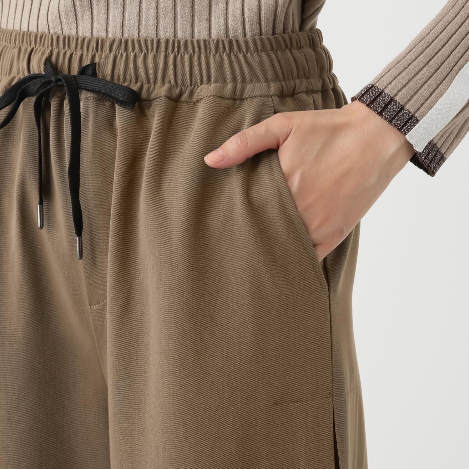 ラヴィーコンフォート サイドバイカラー アクセント ストレッチフレアーパンツ